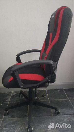 Игровое компьютерное кресло