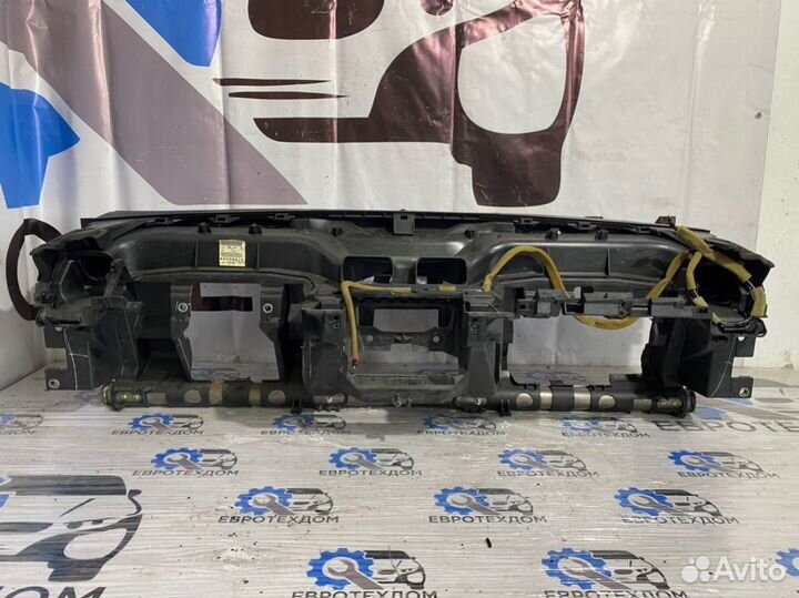 Панель передняя (Торпедо) передний Mazda 3 BK Z601