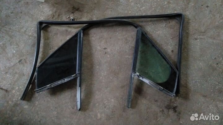 Форточка стекло двери передней левой Peugeot 308