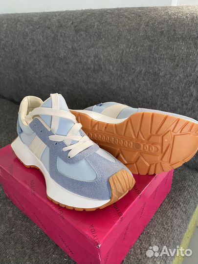 Кроссовки женские 36р.новые