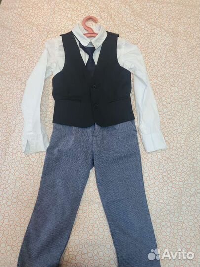 Костюм р 110 брюки, рубашка, жилет и галстук