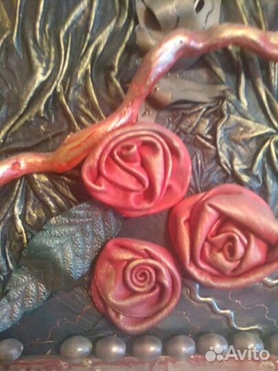 Картина из кожи, ваза