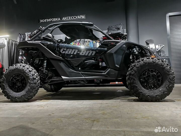 BRP Can Am Maverick X-RS Turbo RR Черный