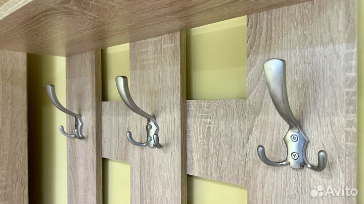 Вешалка для одежды настенная