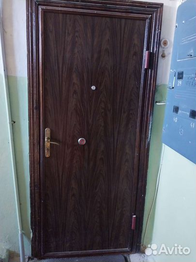 Дверь входная металлическая правая б/у