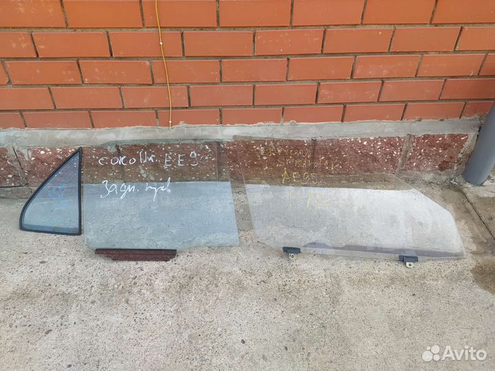 Стекло правое Toyota Sprinter AE95