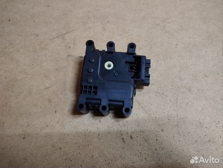 Моторчик заслонки отопителя Mazda Cx-7