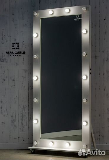 Гримерное зеркало с лампочками