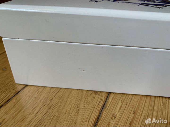 Белая деревянная коробка для хранения с защелкой