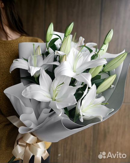 Белые лилии крупные с запахом