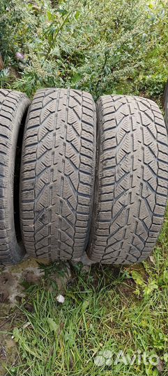 Kormoran Snow 205/50 R17 93V