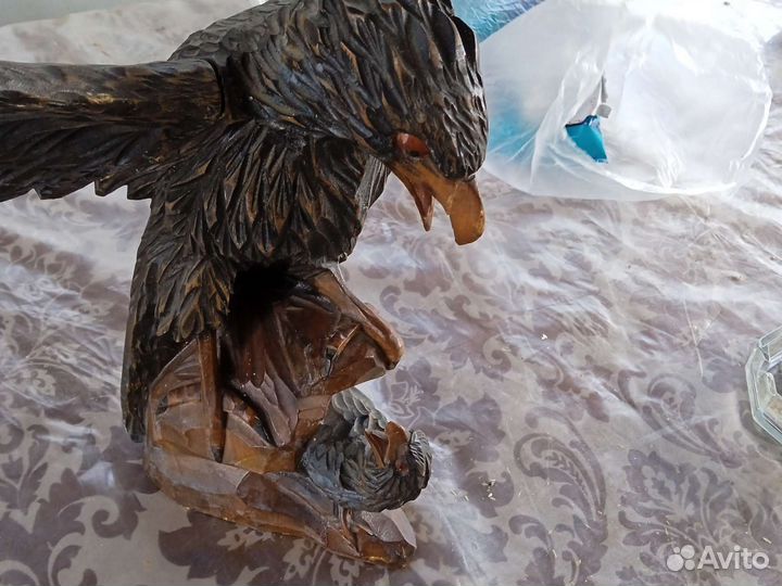 Орëл из дерева