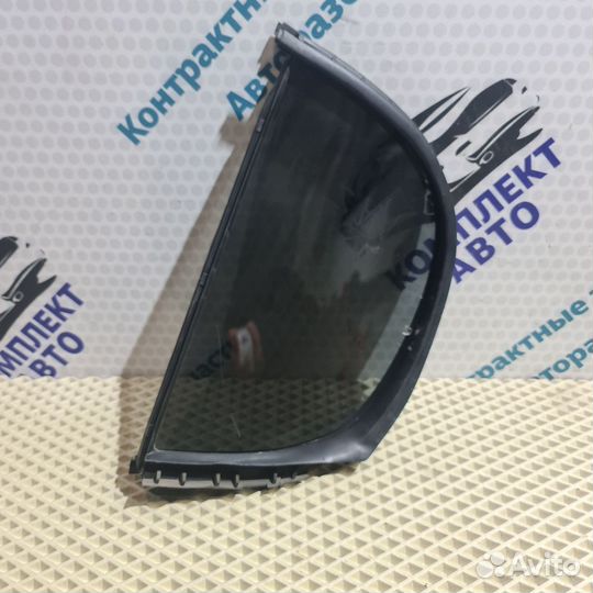 Стекло форточки задней прав двери Tyota Vitz SCP10