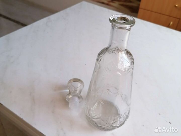 Графин с винтовой крышкой