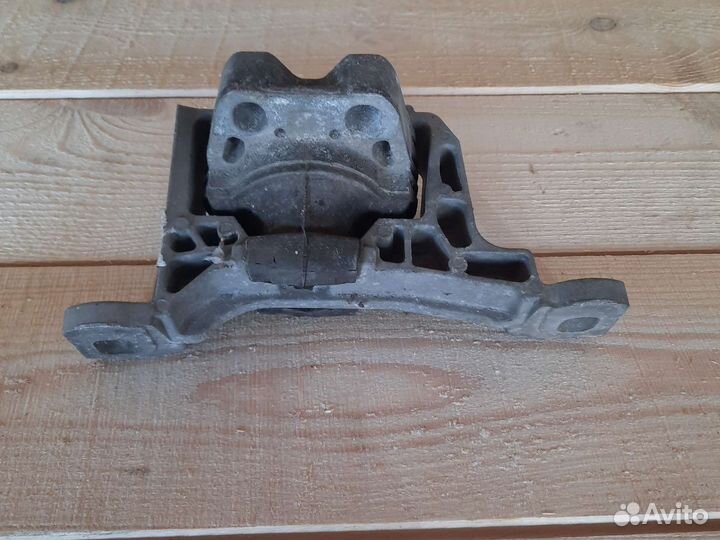 Подушка двигателя правая 2.0л Ford Focus 2