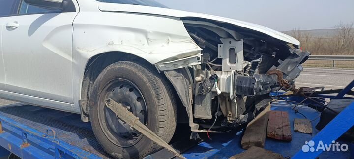 LADA Vesta 1.6 МТ, 2020, битый, 97 500 км