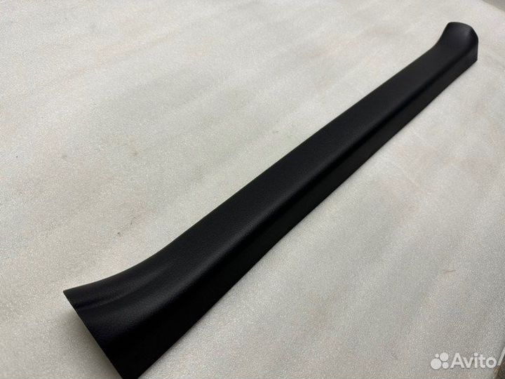 Накладка порога внутренняя передняя левая Toyota