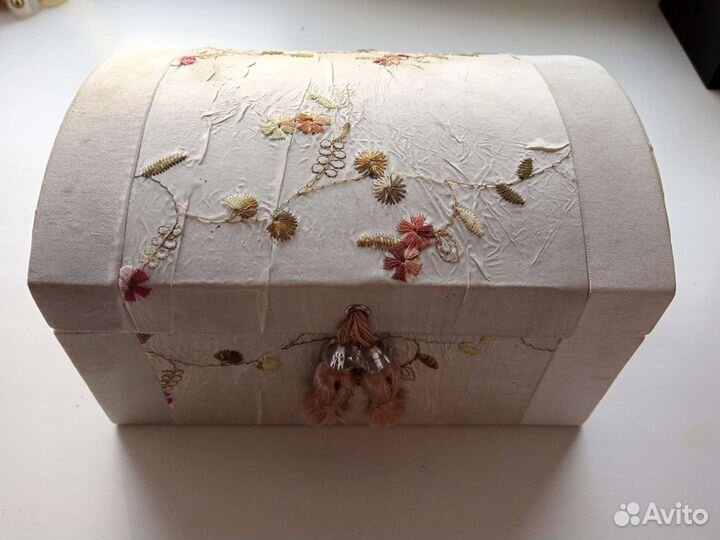 Шкатулка с вышивкой. Ручная работа