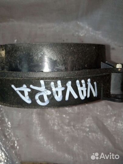 Nissan Navara динамики в дверь