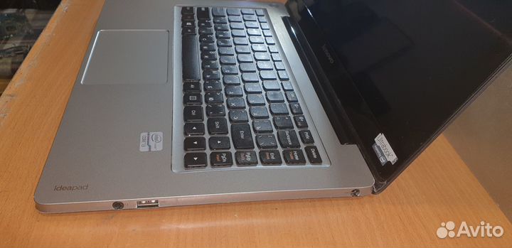 Компактный ультрабук Lenovo на Intel Core i3