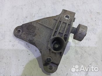 Кронштейн двигателя бмв