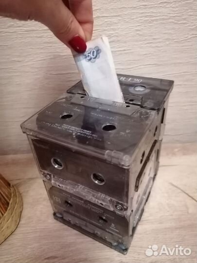 Копилка, органайзеры из старых кассет