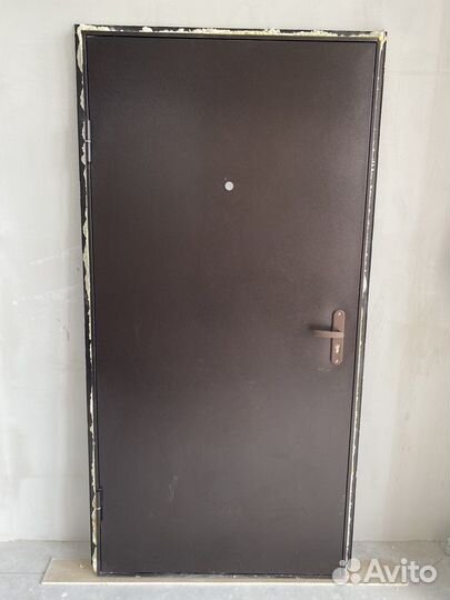 Дверь входная металлическая