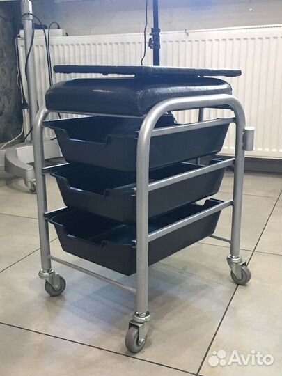 Стул для мастера педикюра бу