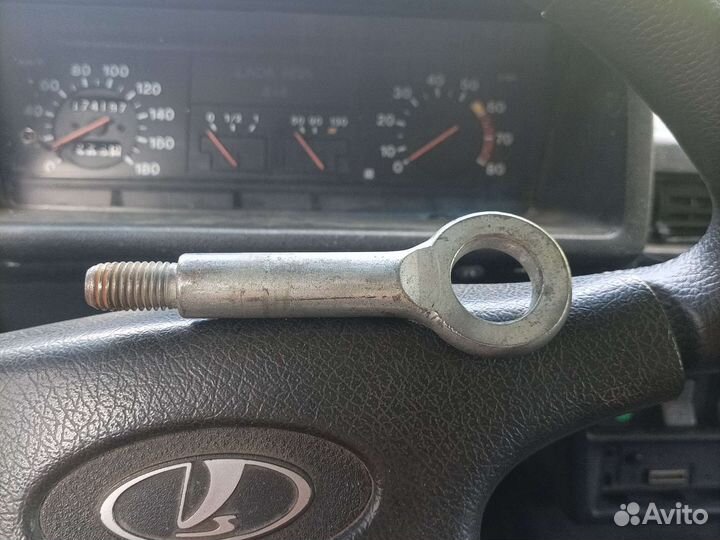 Буксировочный крюк