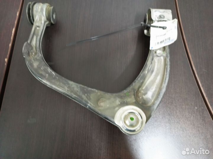 Рычаг верхний левый Cadillac Escalade 2021