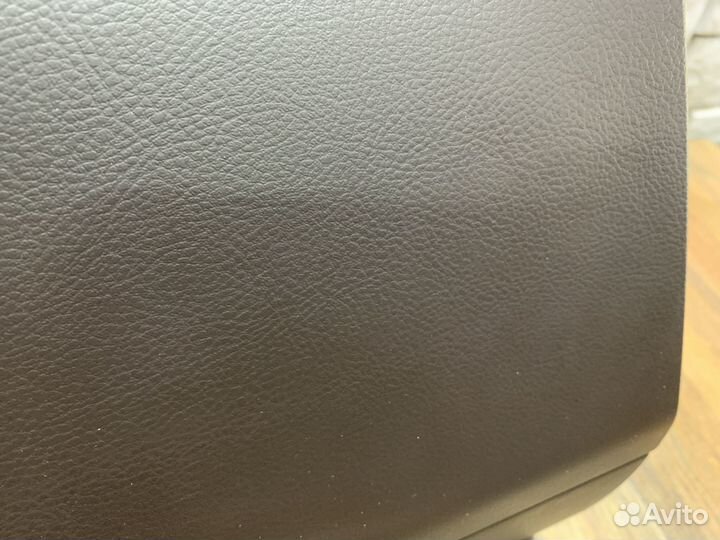 VW Touareg NF Бардачок