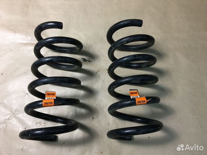 Пружина задняя Cadillac SRX II 09-16