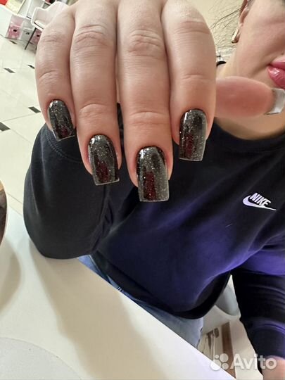 Модель на маникюр и наращивание ногтей