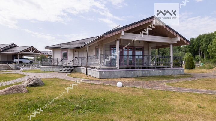 Дом 400 м² на участке 1,1 га