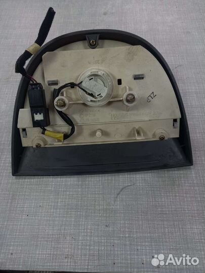 Дополнительный стоп сигнал Kia Rio1