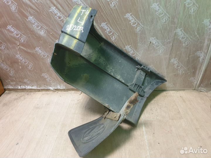 Клык заднего бампера левый Volkswagen Transporter