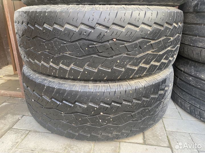Toyo Open Country A/T 285/70 R17