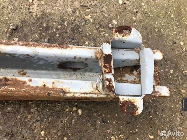 Усилитель бампера заднего Toyota Corolla e120