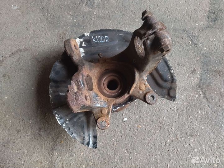 Передний правый кулак BMW X3 E83