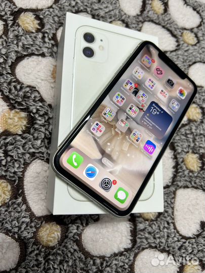 Телефон iPhone 11