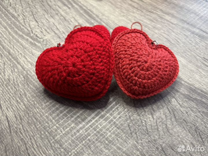 Вязаный брелок сердечко