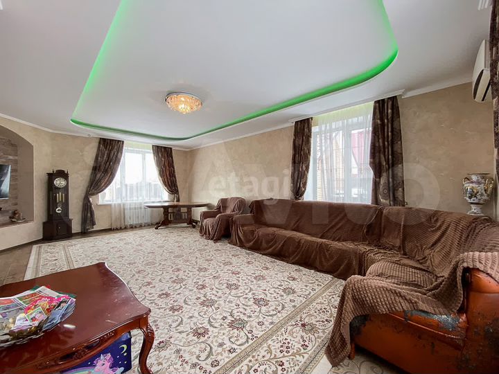 Коттедж 181 м² на участке 13 сот.