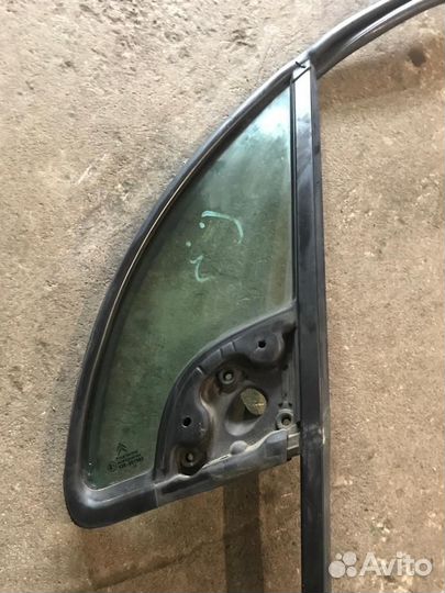Форточка(уголок) передней левой двери Citroen C3