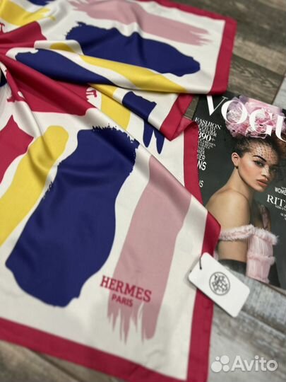 Шелковый платок Hermes фуксия разноцветный