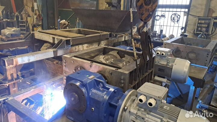 Шредер промышленный для пластика, резины, дерева