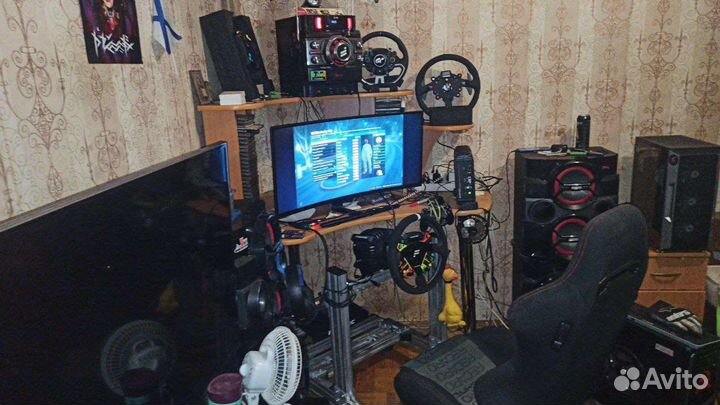 Кокпит с оборудованием fanatec и caravangoes