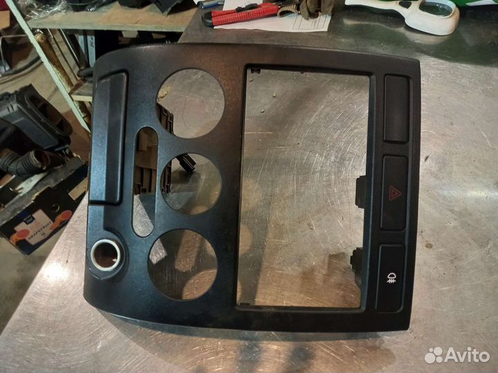 Рамка центральной консоли Kia Rio 1