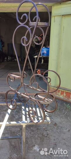 Подставка для цветов металлическая