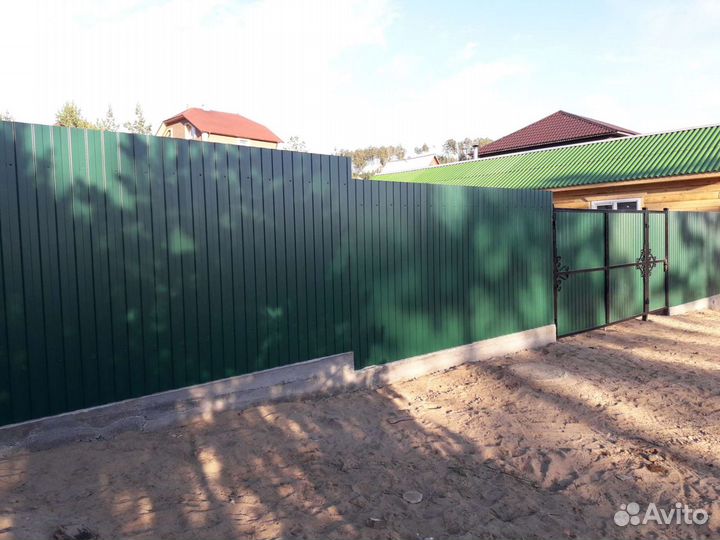 Забор металлический, ворота усадебные