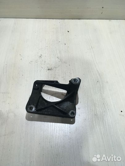 Кронштейн опоры двигателя BMW 5 Е60
